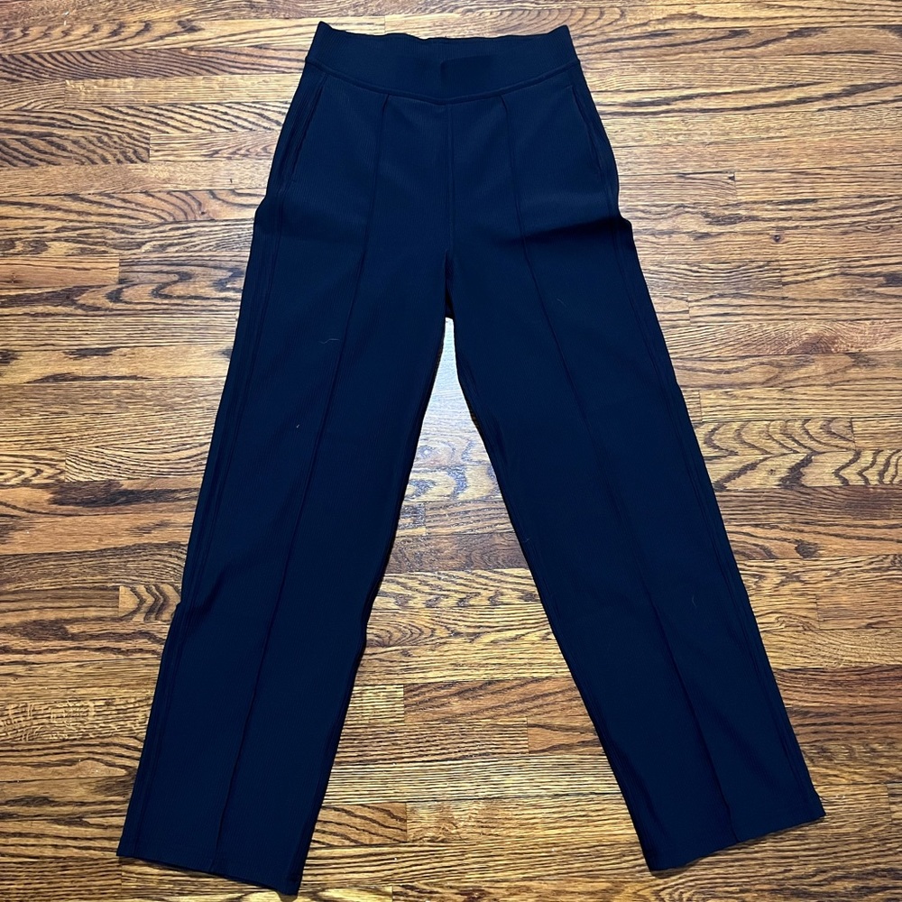 Lululemon BLACK ribbed pants - size 4